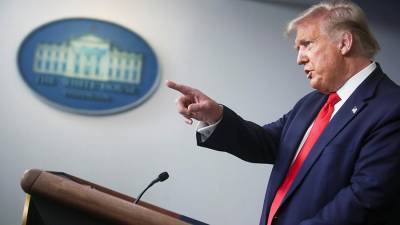 Трамп ограничил найм иностранцев по федеральным контрактам