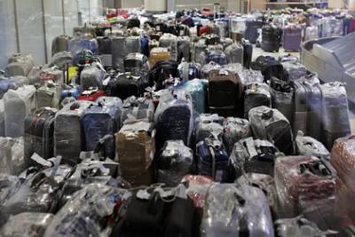 Грузчик аэропорта дал пассажирам советы по недопуску «швыряния» их чемоданов