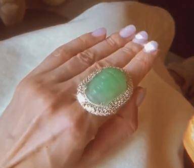 Екатерина Варнава показала кольцо за 2 млн рублей