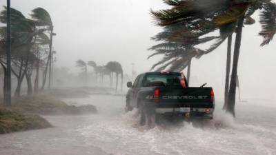 На побережье штата Северная Каролина обрушился ураган Isaias