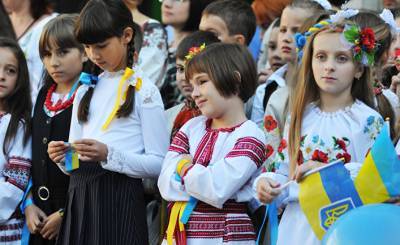 Страна (Украина): пой, молись, учись. Зачем школьников Киева заставили петь гимн каждый день и можно ли этого избежать
