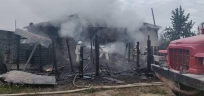 В Вешкаймском районе горели дом и надворные постройки. Погиб 64-летний мужчина
