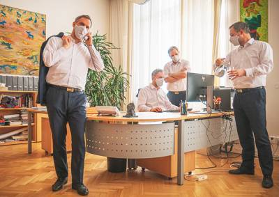Мэр Праги: маски в крытых помещениях скоро вновь станут обязательными