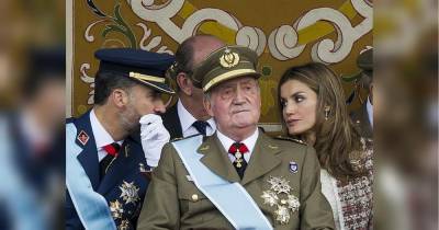 Бывший король Испании Хуан Карлос отправился в изгнание