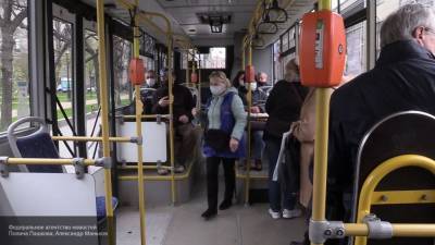 Появилось видео нападения пассажиров автобуса на девушку без маски