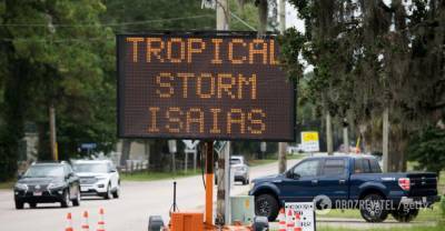 На США обрушился ураган Исайяс: объявлено чрезвычайное положение - фото и видео