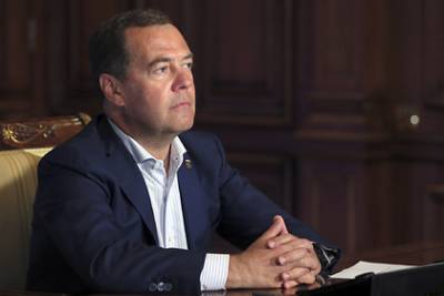 Рассчитаны расходы на новую должность Медведева