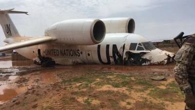 Экипаж экстренно севшего в Мали самолета с россиянами эвакуируют