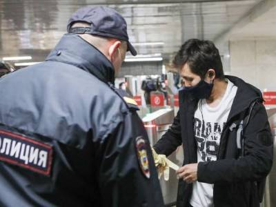 Более 42 тыс. человек оштрафовали в Москве за неношение масок в транспорте