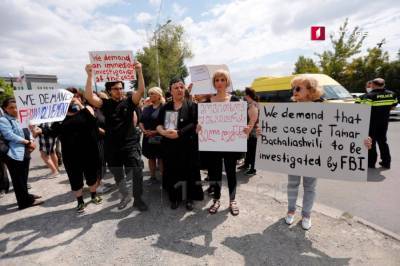 Родственники погибшей Тамар Бачалиашвили провели акцию перед посольством США