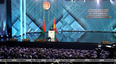 Лукашенко: мы гордимся молодым поколением, несмотря на распространение в их среде "иных мнений"