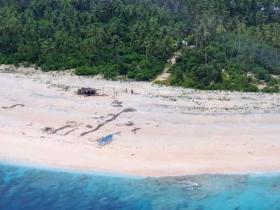Морякам удалось спастись с необитаемого острова благодаря гигантской надписи SOS