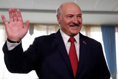 Лукашенко посетовал на невозможность называть оппонентов «шлюхами и проститутками»