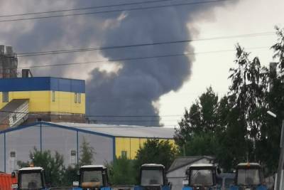 В Петербурге горит территория Ижорских заводов