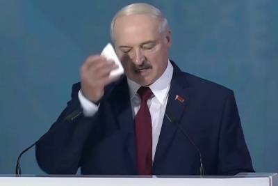 У Лукашенко заподозрили болезнь: жар и пот