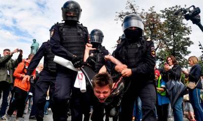 СКР рассмотрит первую жалобу на жесткие действия силовиков во время московских протестов