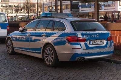 В Берлине налетчики пытались въехать в офис банка на машине