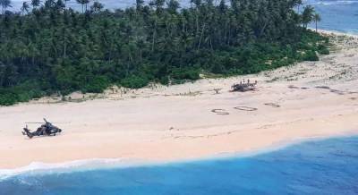 На необитаемом острове нашли троих моряков: они оставили надпись SOS на песке (фото)