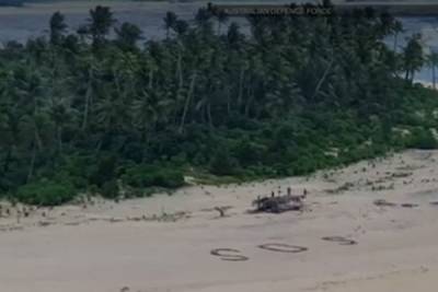 Рыбаков спасли с необитаемого острова благодаря надписи SOS на песке