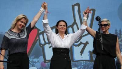 Лукашенко назвал Тихановскую и ее соратниц «тремя несчастными девчонками»