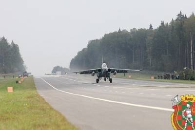 Белоруссия проведет учения ПВО и ВВС с посадкой самолета на автотрассе