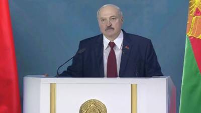 "Лично готов к любым изменениям" Лукашенко ответил на призыв оппозиции вернуть старую Конституцию