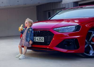 В Audi извинились за рекламу автомобиля с маленькой девочкой