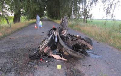 В смертельном ДТП на Черниговщине машину разорвало пополам