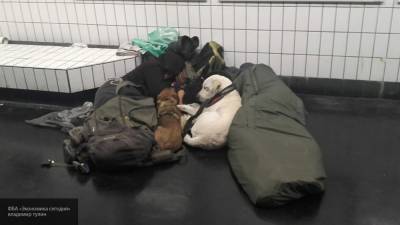 Парижская полиция эвакуировала 72 мигранта из стихийного палаточного лагеря