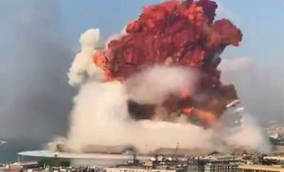 В порту Бейрута прогремел мощный взрыв — видео