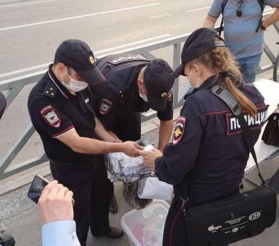 В Екатеринбурге полиция задержала трех активистов группы по возврату выборов мэров