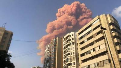 В столице Ливана за 15 минут прогремели два взрыва, столб дыма поднялся над многоэтажками