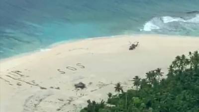 Сигнал на песке: пропавших моряков нашли в Тихом океане по надписи SOS на пляже