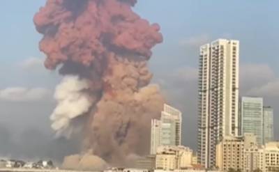 Два сильнейших взрыва прогремели в районе порта в Бейруте несколько часов назад