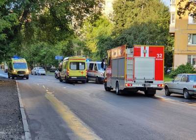СК выясняет обстоятельства гибели двух человек при пожаре на юге Москвы