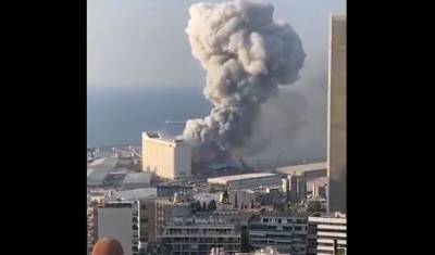Два взрыва прогремели в порту Бейрута в Ливане
