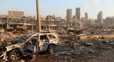 Масштабные разрушения и сотни пострадавших: в сети публикуют видео момента и последствий взрыва в Бейруте