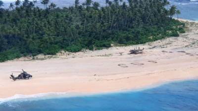 В Тихом океане с необитаемого острова спасли моряков благодаря надписи "SOS" на песке
