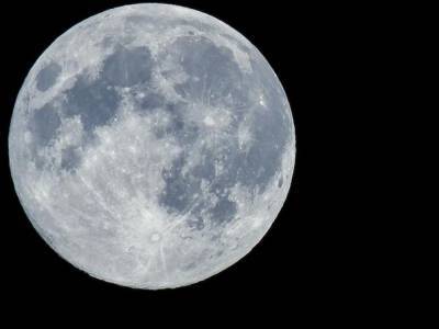 Астроном рассказал, каким образом люди смогут жить на Луне