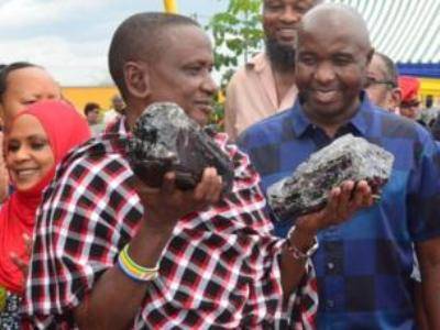Старатель в Танзании отыскал третий уникальный камень и разбогател