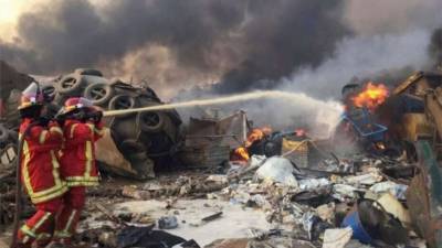Бейрут объявили зоной бедствия. Возможной причиной взрывов называют пожар на складе с аммиачной селитрой