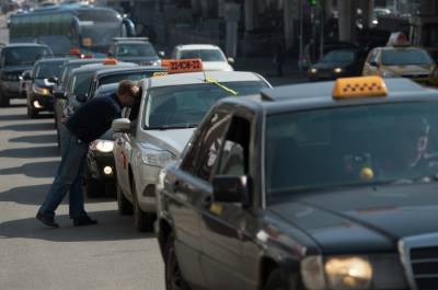 Камчатских чиновников пересадят с персонального служебного транспорта на такси