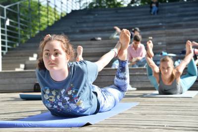 Москвичей пригласили на бесплатные занятия фитнесом в семи городских парках