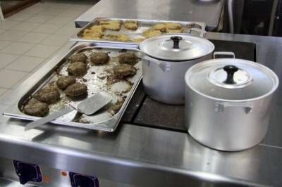 Правительство выделит 100 млрд рублей на горячее питание для школьников
