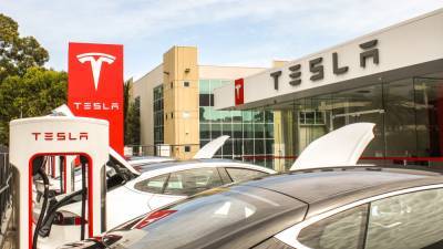Tesla планирует открыть автосалоны в новых странах и регионах