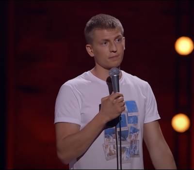 Участник проекта Stand Up Алексей Щербаков рассказал о больших тратах не работающей супруги Елены