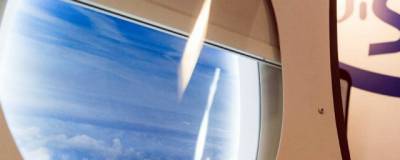 Летевший в Красноярск самолет вернулся в Петербург из-за трещины в стекле