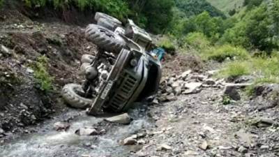 В Дагестане грузовик с людьми упал с обрыва