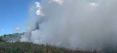 На Харьковщине спасатели второй день борются с огнем, фото: 15 очагов пожара
