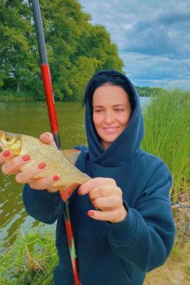 Даша Астафьева сходили на рыбалку и показала свой улов